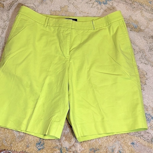 💚Layfayette 148, New York, Luxury Lime Shorts, Ex. Condition,The Gold Standard! - Picture 2 of 8